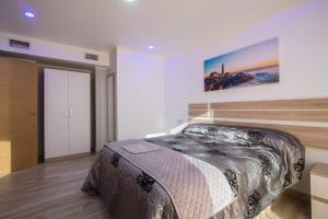 BEACH, CITY CENTER AND ENTERTAINMENT