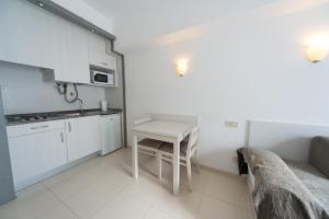Studio room in Apartamentos Embat