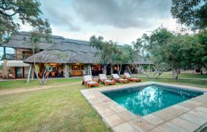 Orpen Road, Manyeleti Private Game Reserve, Hoedspruit, Greater Kruger Park, South Africa.