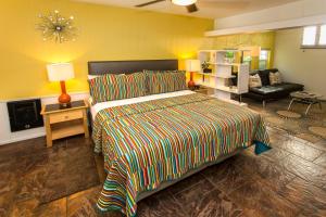 King Corner Suite room in Desert Riviera Hotel