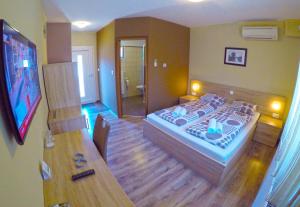 Apartments and Rooms Rea