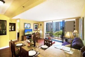 Waikiki Sunset Mountain View Near Beach with Parking - Niu