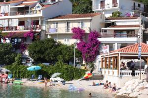 Apartments by the sea Podgora, Makarska - 6787