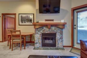 Eagle Springs East 107: Lady Fern Suite