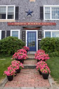 Ships Knees Inn