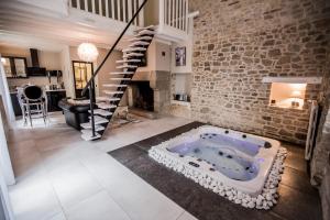 Maisons de vacances Au domaine des anges Gites avec Jacuzzi privatif dans la chambre : photos des chambres