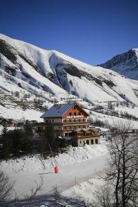 Chalet Beausoleil 4 étoiles - jacuzzi - au pied des pistes - domaine les sybelles