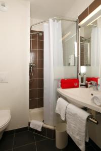 Hotels Kyriad Dol-de-Bretagne : photos des chambres