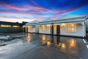 Aloha Central Luxury Apartments