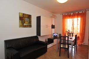 Appartamento con 2 Camere da Letto (4 Adulti) e Vista Mare