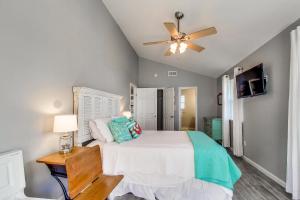 Three Bedroom House room in Blue Ribbon Cottage