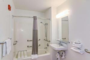 Standard Room - Disability Access room in Vagabond Inn Sylmar