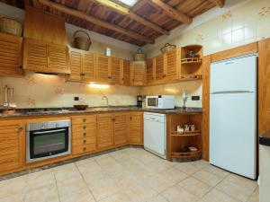 Villa in Benirr s with hot tub
