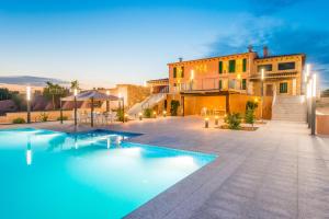 Villa with Private Pool room in SA MONTANYETA