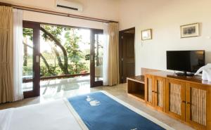 Mason Elephant Lodge