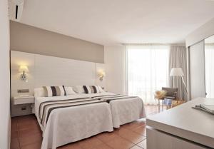 Double or Twin Room with Terrace room in Hotel Tres Torres