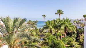 Deluxe Three-Bedroom Penthouse with Sea View room in Ventura Del Mar