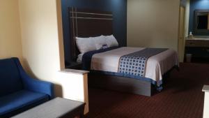 King Room - Smoking  room in Americas Best Value Inn & Suites Northeast Houston