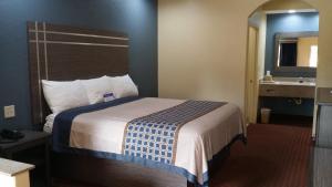 King Room - Non-Smoking room in Americas Best Value Inn & Suites Northeast Houston