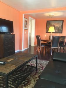 Three-Bedroom Apartment room in Century Inn at LAX