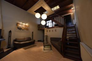 H & V Residence - Split Level Apartment