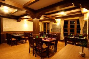 Mountain Lodges of Nepal - Monjo