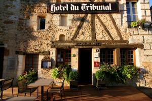 Hotels Logis - Hotel & Restaurant du Tribunal : photos des chambres