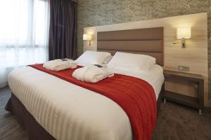 Hotels Kyriad Prestige Lyon Est - Saint Priest Eurexpo Hotel and SPA : Chambre Double