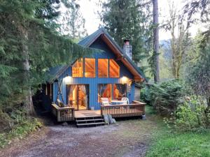 Holiday Home room in Holiday Home 53MBR Cozy Cabin w- Hot Tub