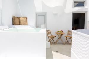 Delta Suites Santorini Greece