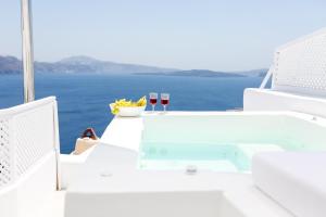 Delta Suites Santorini Greece