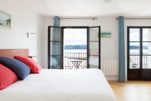 Hotels Hotel du port : Chambre Double Supérieure avec Balcon - Vue sur Mer