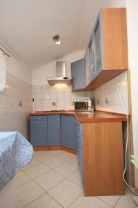 Two-Bedroom Apartment with Terrace room in Apartments with WiFi Ilovik Losinj - 8078