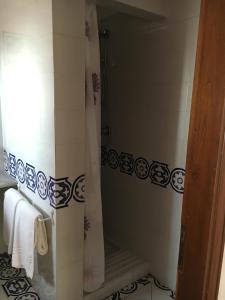 Montemarcello room and bathroom