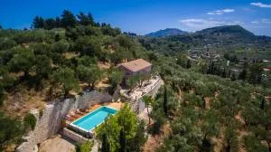 Villa Oliva, in a serene location & private pool, by ZanteWize - Akrotiri