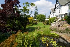 Lindeth Drive, Longtail Hill, Bowness-on-Windermere, Cumbria LA23 3JF, England.