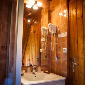 Hotels Logis Le Vieux Logis : photos des chambres