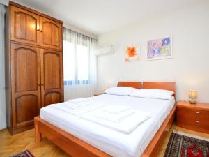 Apartment Bila Kuća-3