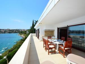 Apartment Bila Kuća-3