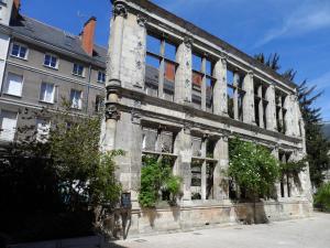 Appartements GITE DE LA TOUR DE GUISE 2 : photos des chambres