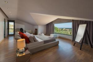 Blue & Green View Villa