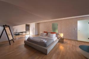 Blue & Green View Villa