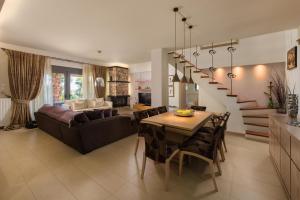 Blue & Green View Villa