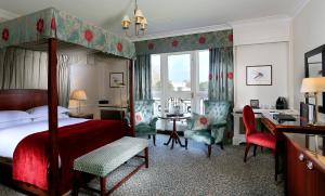 Deluxe Queen Room room in Macdonald Compleat Angler