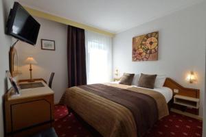 Hotels The Originals City, Hotel du Faucigny, Cluses Ouest : Chambre Double Standard