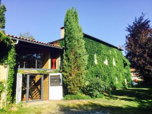 Accommodation in Anneyron