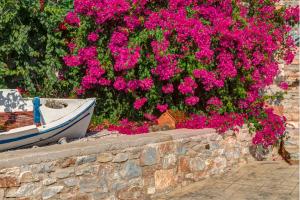 Sunrise Beach Suites Syros Greece