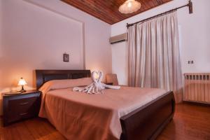 Superior 3 Bedrooms Apt. + Car Package room in Fouxia Apartments and Studios