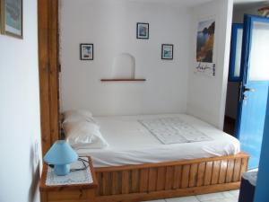 Floras Rooms and Studios Anafi-Island Greece