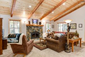 Three-Bedroom House room in 36 Larkspur Lair